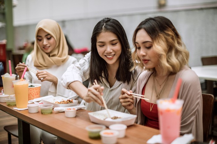 Beberapa Hal yang Sebaiknya Tidak Dilakukan Setelah Makan, Salah Satunya Minum Teh